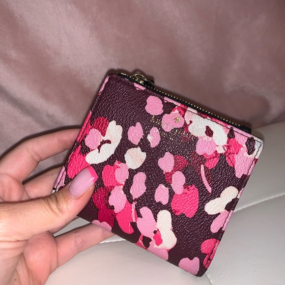 Kate Spade Wallet - Picture 1 of 4